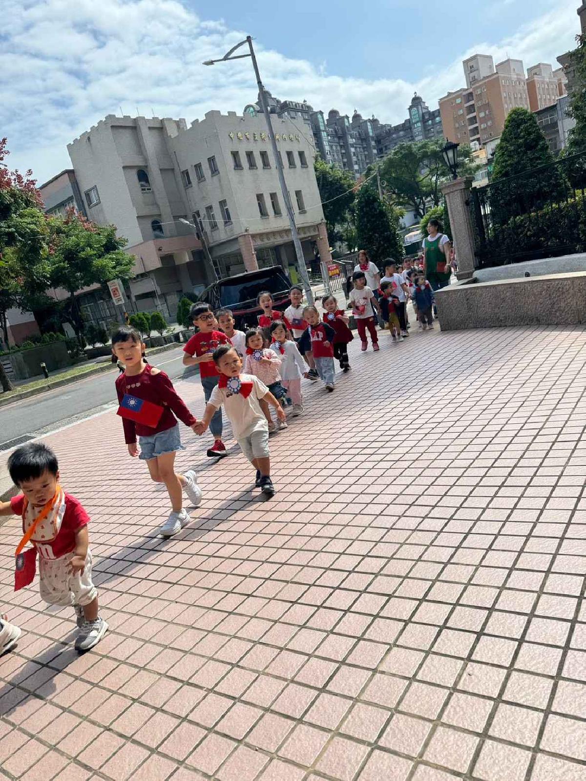 line_album_1151008雙十遊行_261008_21