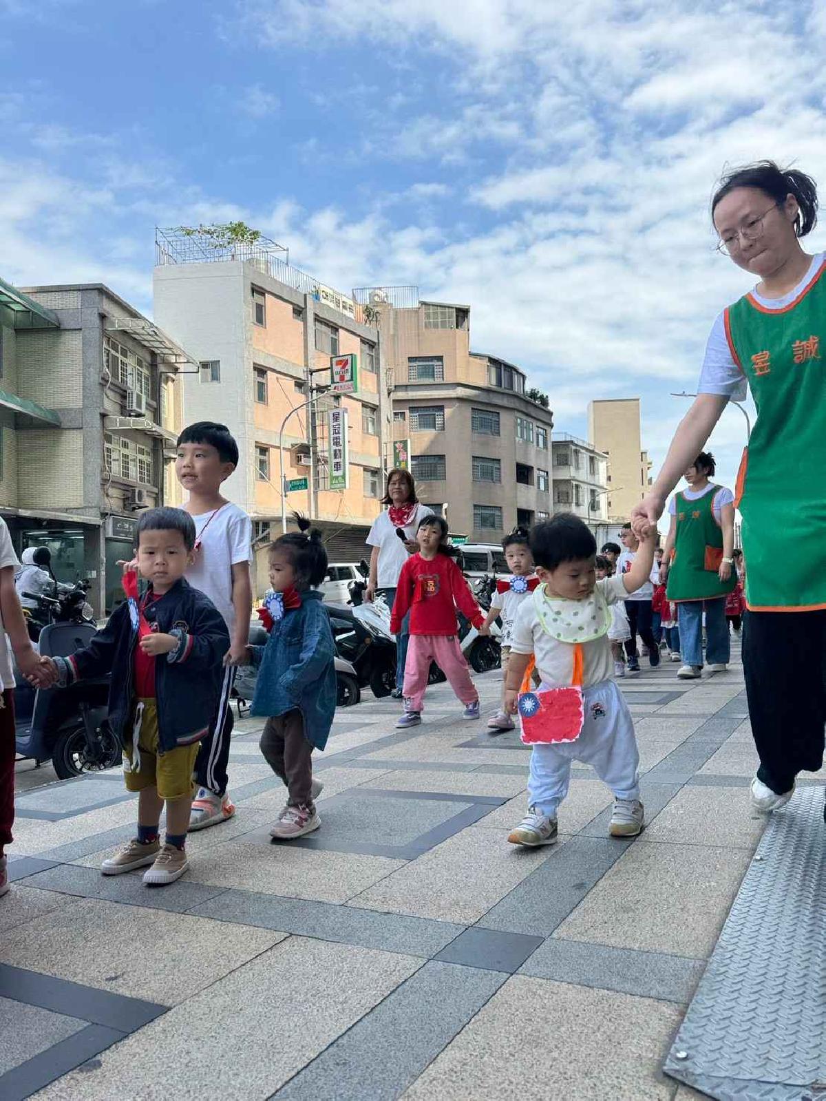 line_album_1151008雙十遊行_261008_30