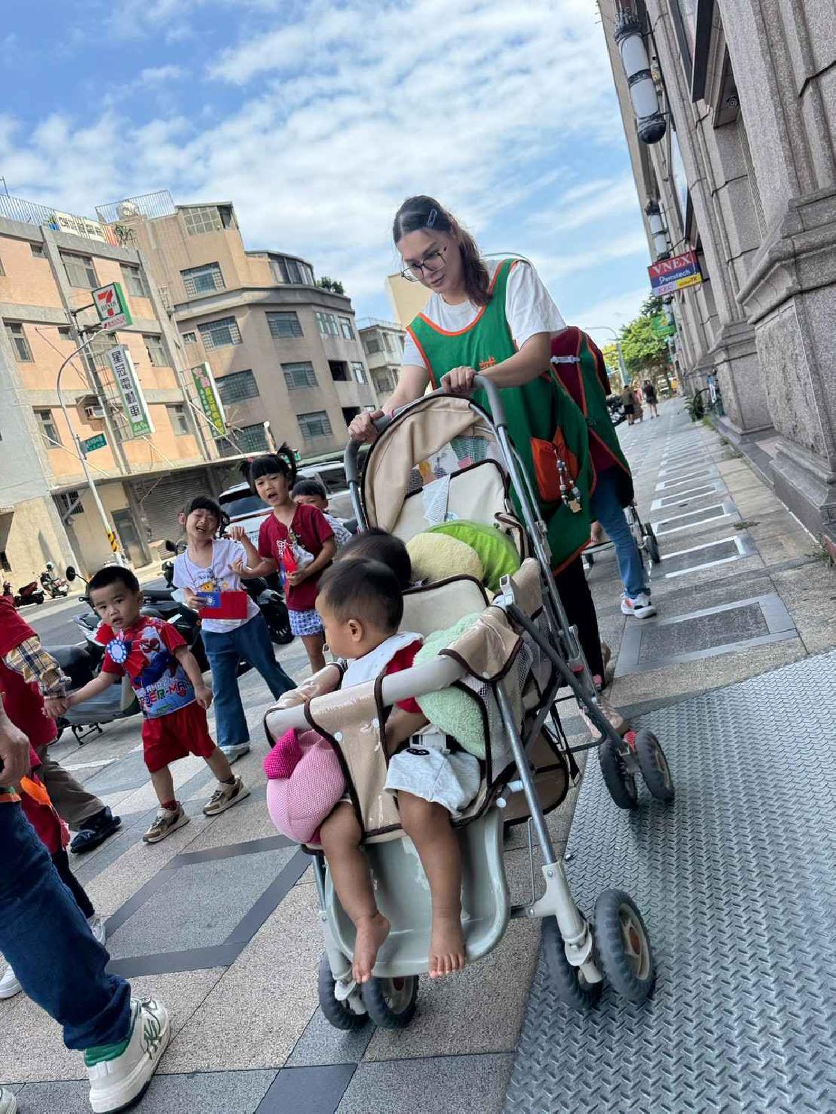 line_album_1151008雙十遊行_261008_34